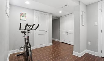 2147 S OAKLAND St, Arlington, VA 22204