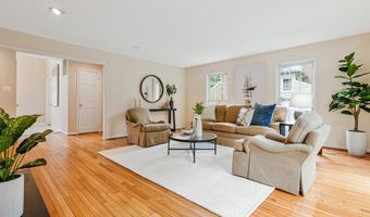 9908 KENTSDALE Dr, Potomac, MD 20854