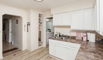 412 E Gray St, Des Moines, IA 50315