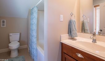 16301 Highlands Log Dr, Abingdon, VA 24210