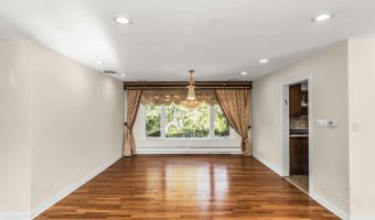 260 Oakridge Ln, Albertson, NY 11507