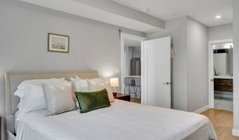 10 Everett 304, Boston, MA 02128