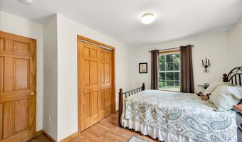21 Bowling Green Ln, Belfast, ME 04915