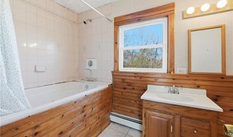 221 Curran Rd, Cumberland, RI 02864