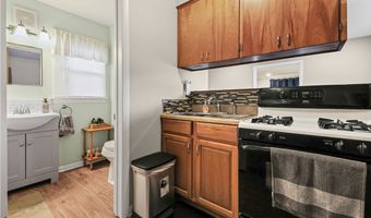 983 Roseland Rd, Alliance, OH 44601