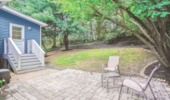 132 N GLADDEN St N, Alexandria, VA 22304