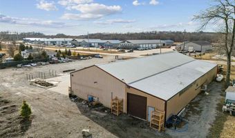 5276 Oakcrest Hill Rd SE, Riverside, IA 52327