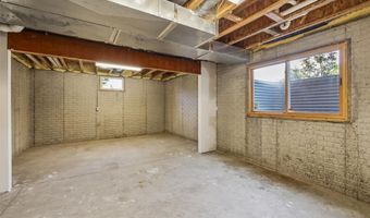 904 Cottage St, Adel, IA 50003