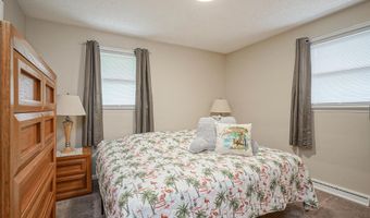 215 E LAKE Dr, Audubon, NJ 08106