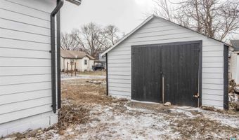 505 W Cedar St, Beresford, SD 57004