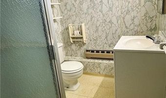 11 Queen St, Cranston, RI 02920