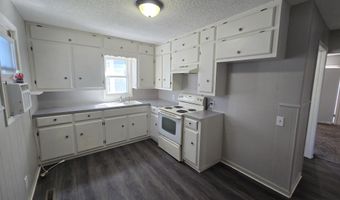 213 W College St, Aurora, MO 65605