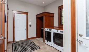 605 Oakwood Pl, Polk City, IA 50226
