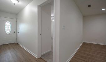 218 Hunters Run Dr, Benton, AR 72015