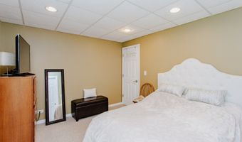 3 BLACKWOLF Ct, Algonquin, IL 60102