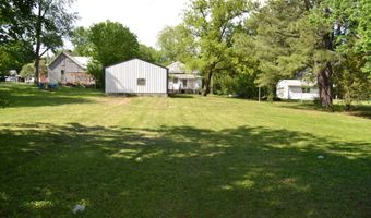 135 E Pine St, Albion, IL 62806