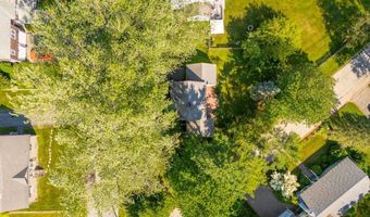 5 Phillips Rd, Falmouth, ME 04105