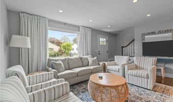 18 Sylvan Ter, Newport, RI 02840