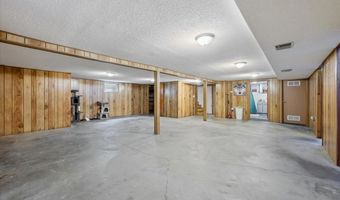 911 Kingsbury St, Belle Fourche, SD 57717