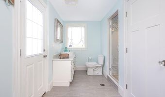 1040 Buttonwoods Ave, Warwick, RI 02886