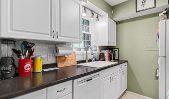 2711 S WALTER REED Dr S #A, Arlington, VA 22206