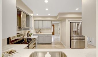 4003 KLOMAN St, Annandale, VA 22003