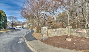 501 Woodhaven Ct 501, Cranston, RI 02920