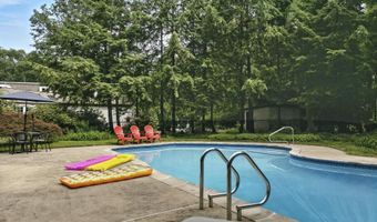 35 Shaw Dr, Bedford, NH 03110