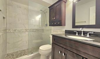 516 N WEST St, Alexandria, VA 22314