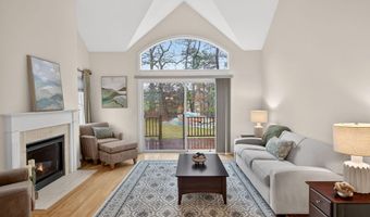 5 Blue Meadow Ct 5, Bourne, MA 02532