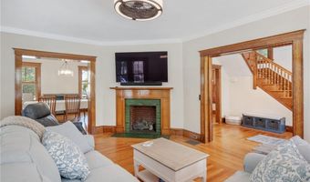 8 Bush St, Newport, RI 02840
