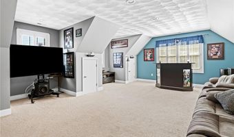 22 Aumond St, Cranston, RI 02905