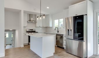 522 N Castle Rd, Addison, IL 60101