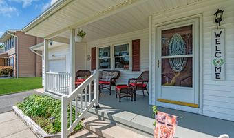 27 Carver St, Bayville, NJ 08721