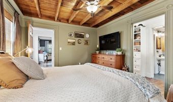 15 Chapel St, Ashburnham, MA 01430