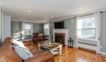 7 Mayfair Dr, East Providence, RI 02916