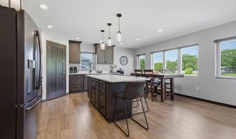 1209 Kettering Dr, Aberdeen, SD 57401