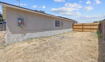 11456 Manzanita St, Armona, CA 93202