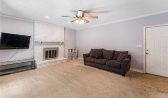 300 Chatham Dr, Aurora, OH 44202