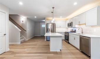 30 Essex Woods Ln B, Amherst, NY 14228