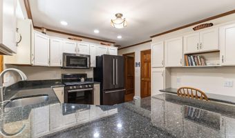 17 Northgate Dr, Albany, NY 12203