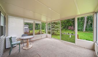 817 Savannah River Dr, Adrian, MI 49221