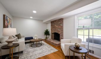 11124 HUNT CLUB Dr, Potomac, MD 20854