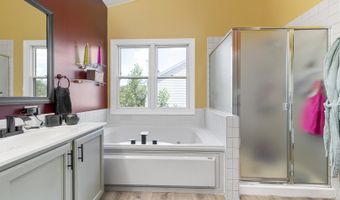 2320 Barrett Dr, Algonquin, IL 60102