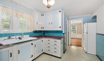 10 Pelham Pkwy, North Providence, RI 02911