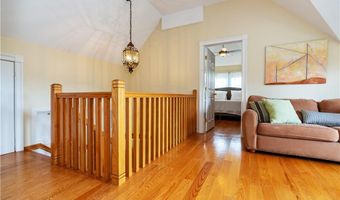 7 Gibson Ave, Narragansett, RI 02882
