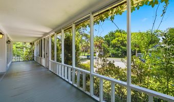 34 7th St, Apalachicola, FL 32320