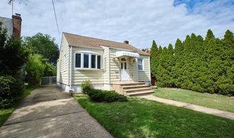 101 Hampton Ave, Albertson, NY 11507