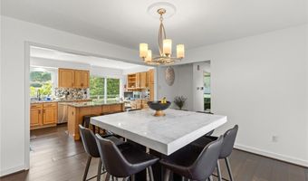2155 Mason Green Dr, Ballwin, MO 63011