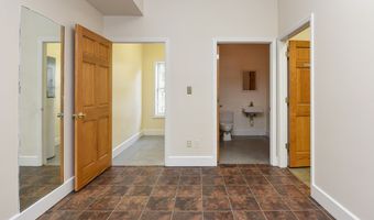 51 Market St A, Apalachicola, FL 32320